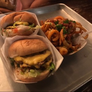 anti burguer doble con bacon y papas antis