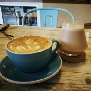 a la izquierda Capuccino. derecha, Or-chai-ta?