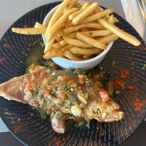 Filete de corvina al ajillo con papas