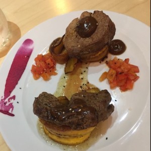 Filete de Res en cama de Platano Maduro