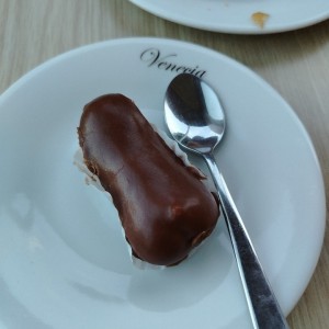 Eclair chocolate 