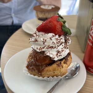 Teta Profiteroli