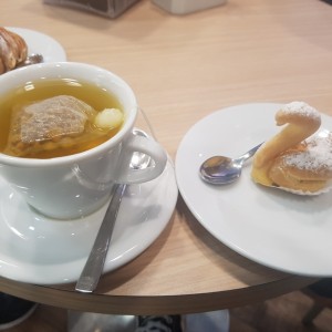 Cisne de crema con una rica manzanilla