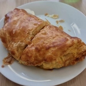 Pastelito de Carne, Pollo o Queso Gouda