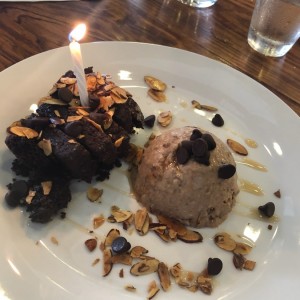 Brownie vegano con hemado de guineo