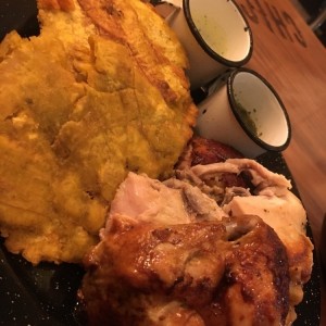Pollo Asado y Patacones
