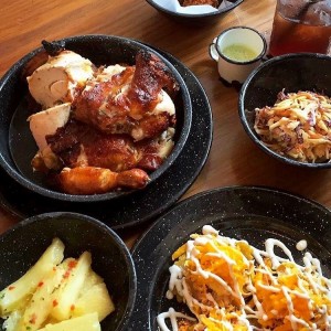 Pollo, patacon chicken box y yuca hervida con mojo!