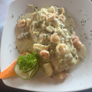 PLATOS FUERTES - Filete de Corvina