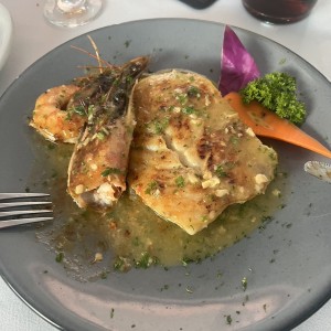 PLATOS FUERTES - Filete de Corvina
