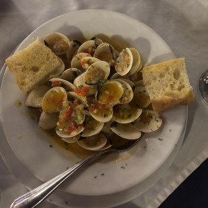 Almejas al Ajillo