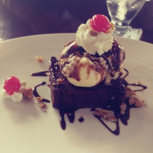 brownie con helado