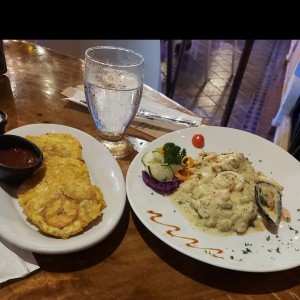 PLATOS FUERTES - Filete de Corvina