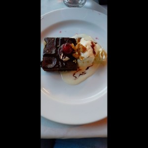 Postres - Brownie con helado