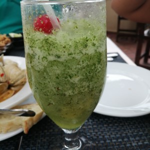 Limonada con hierba buena