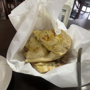 Pan/ Bread - Garlic Naan