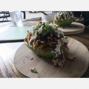 aguacates relleno de pollo