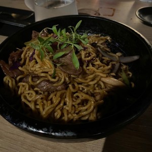 BEEF & MUSHROOMS LO MEIN