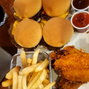 alitas y mini amburguesa
