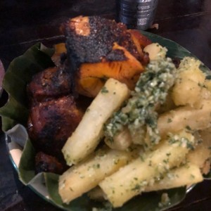 grilled chicken con yuca