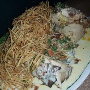 Pollo al grill en crema de papas