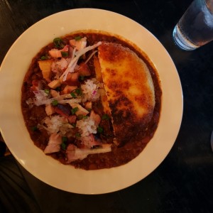 Concolon con pork belly y frijoles