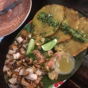 chicharron con patacones