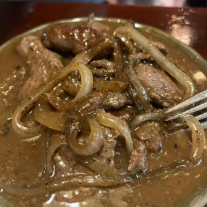 Bistec con hojdra 