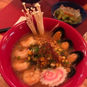 ramen picante de mariscos 
