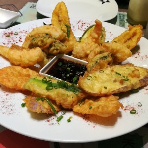 tempura de vegetales y camarones