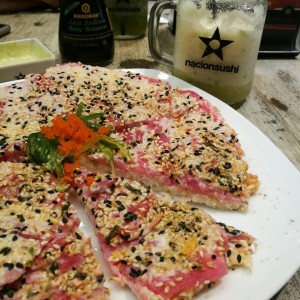 Tuna pizza
