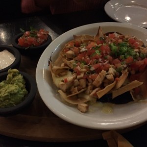nachos con queso y pollo