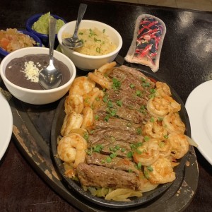 Fajitas Mar y Tierra. Nos encanto este plato para compartir