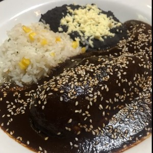 Pechuga de Pollo con Mole Oaxaca