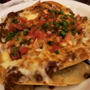 nachos gratinados con Chile con carne