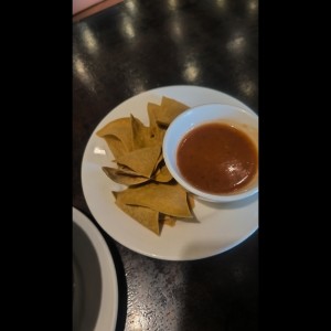 Chips con salsa Roja