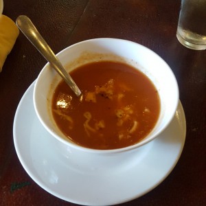 Sopa de tortilla con queso 