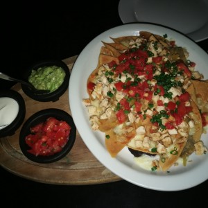 nachos 3 quesos con pollo