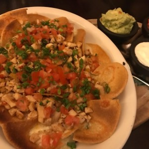 nachos con queso fundido