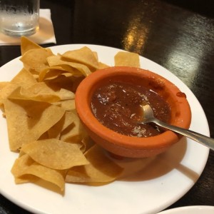 nachos con salsa de entrada