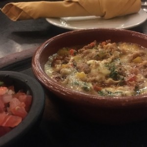 queso fundido con Chorizo