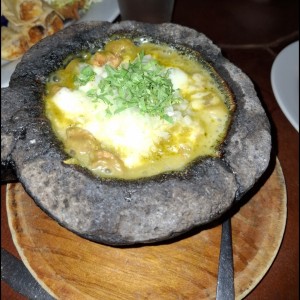 Queso Fundido con chicharrones