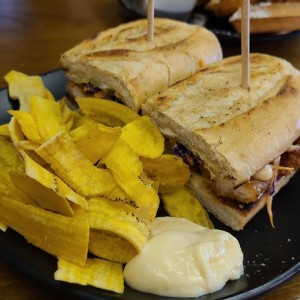 Hen Thai sandwich