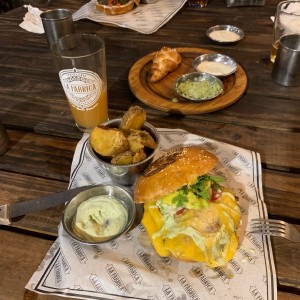 Hamburguesas - La Pollera