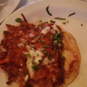 taco al pastor con queso