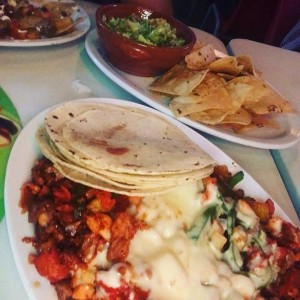 guacamole y tacos mixtos 4 carnes
