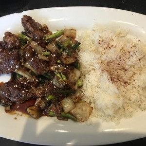 mongolian beef con arroz de jazmin