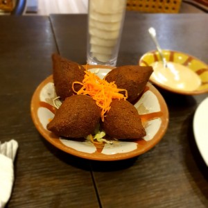 Platos Recomendados - Kibbe Frito (4 Unidades)