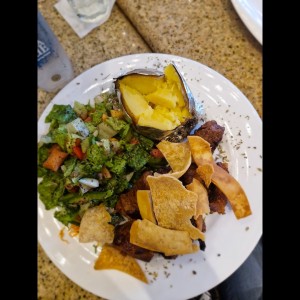 Shis Kebak batata asada, salata fatoush