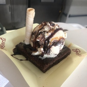 brownie con helado ( prom del dia)
