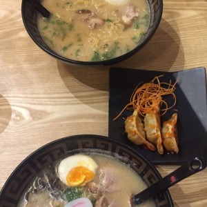 Entradas - Gyosas, Ramen Tradicional 
